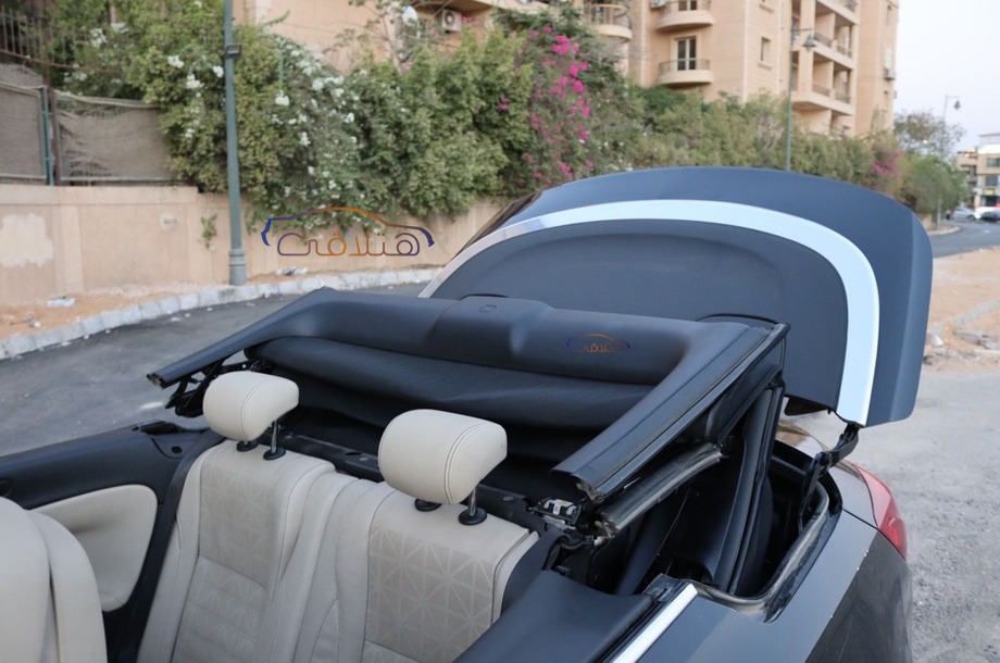 Cascada Opel أسود