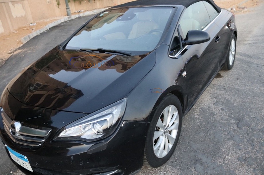 Cascada Opel أسود