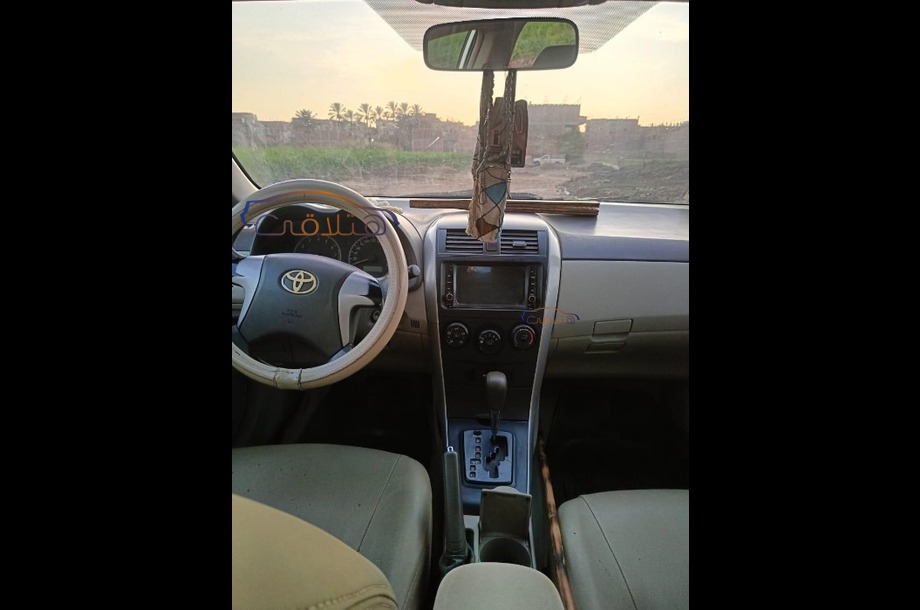 Corolla Toyota فضي