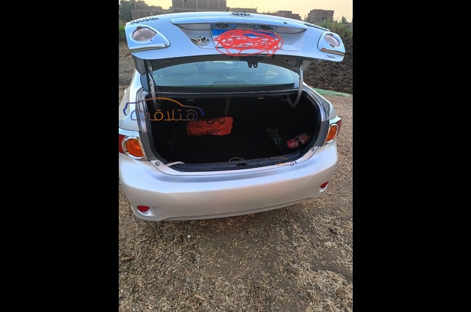 Corolla Toyota فضي