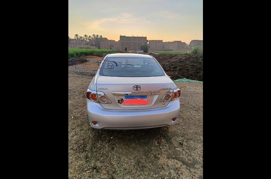 Corolla Toyota فضي