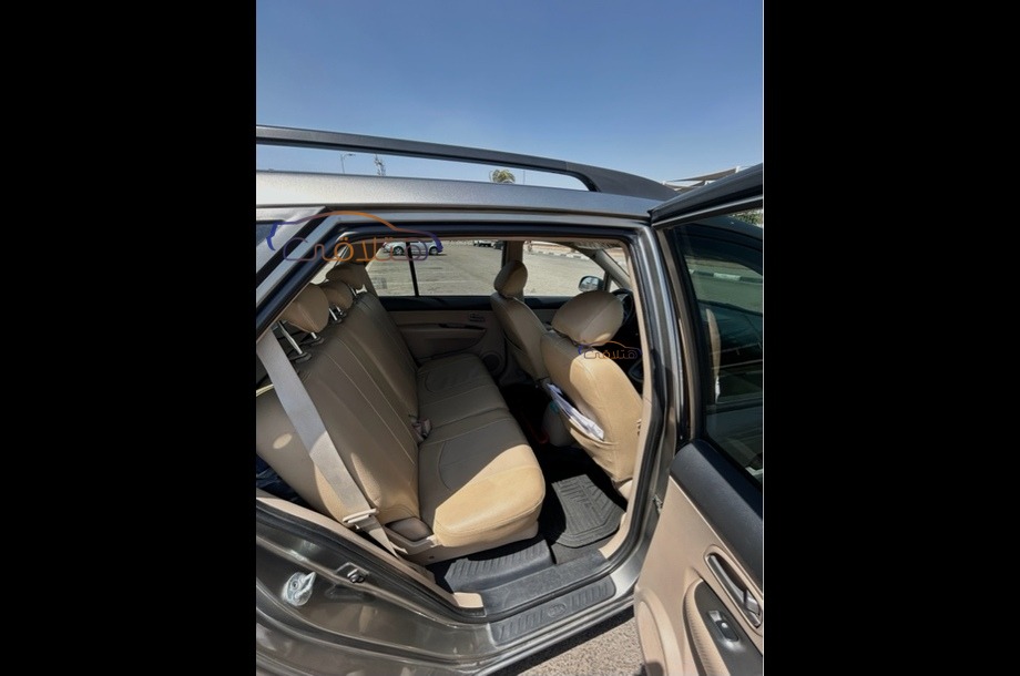 Carens Kia برونزي