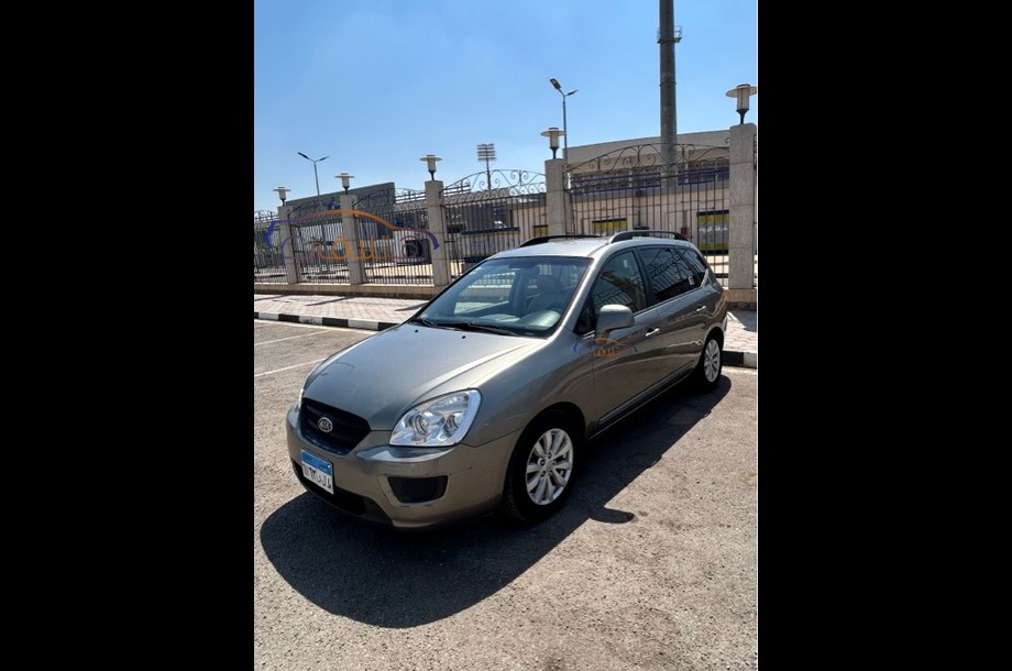 Carens Kia برونزي