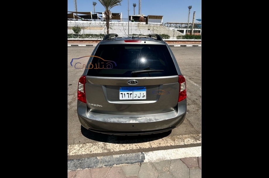 Carens Kia برونزي