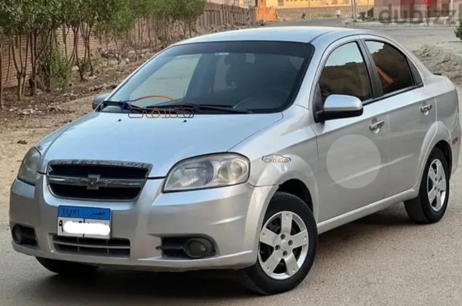 Aveo Chevrolet فضي