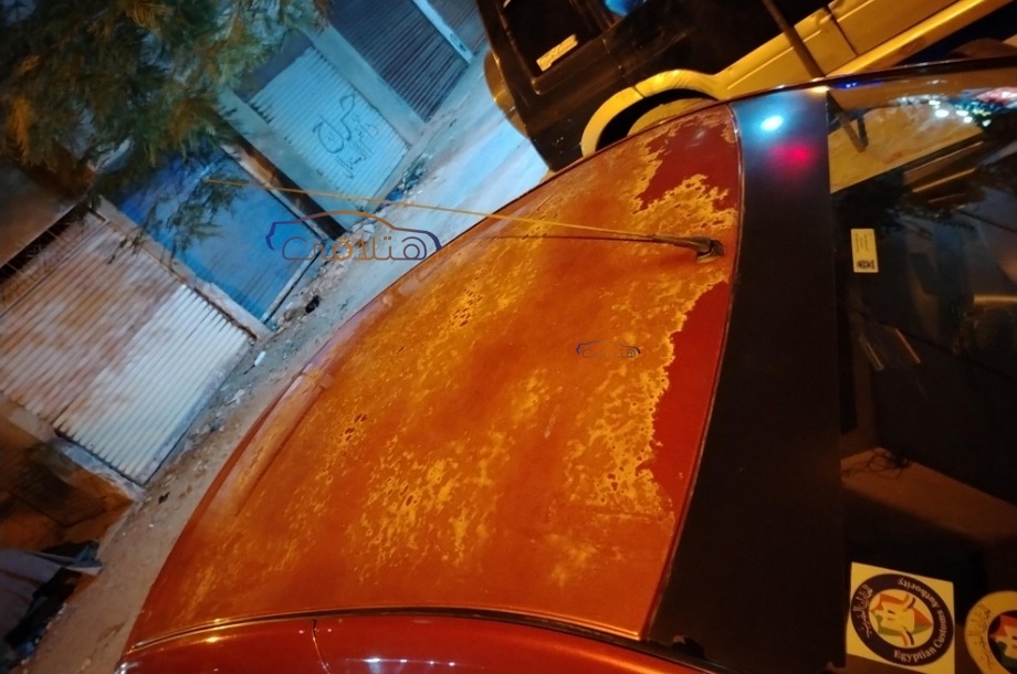 Sandero Renault احمر