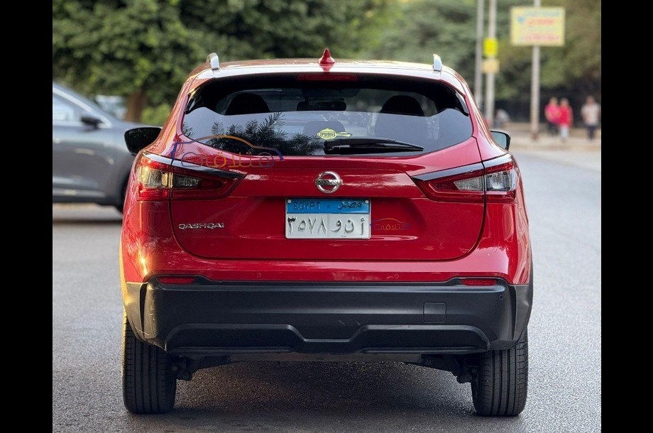 Qashqai Nissan احمر