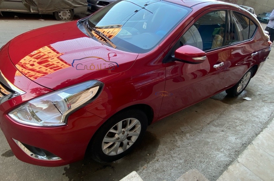 Sunny Nissan احمر