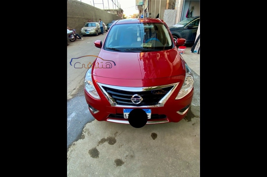 Sunny Nissan احمر