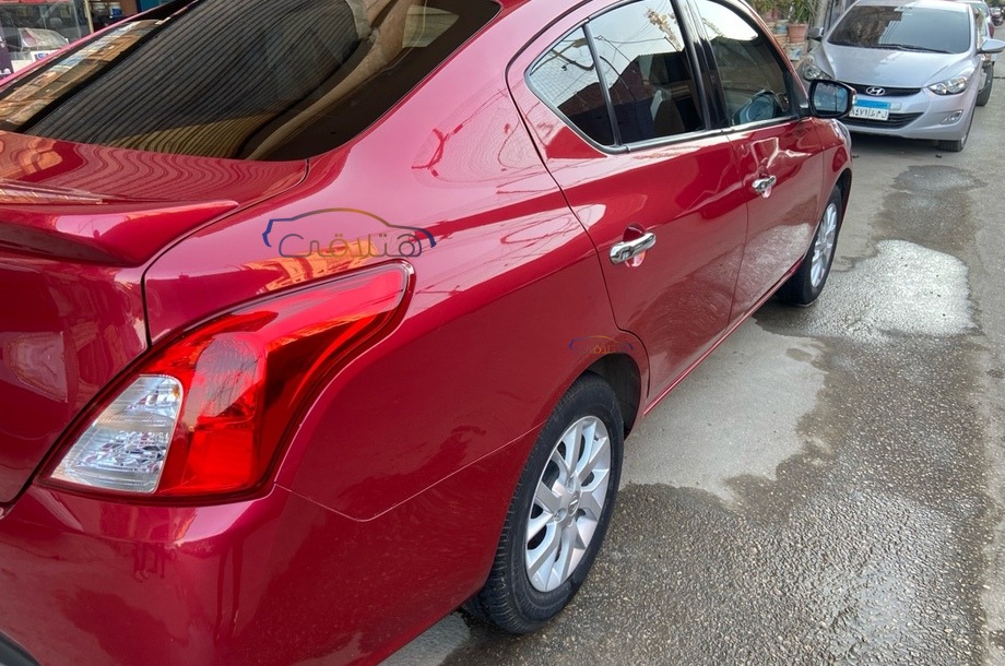 Sunny Nissan احمر