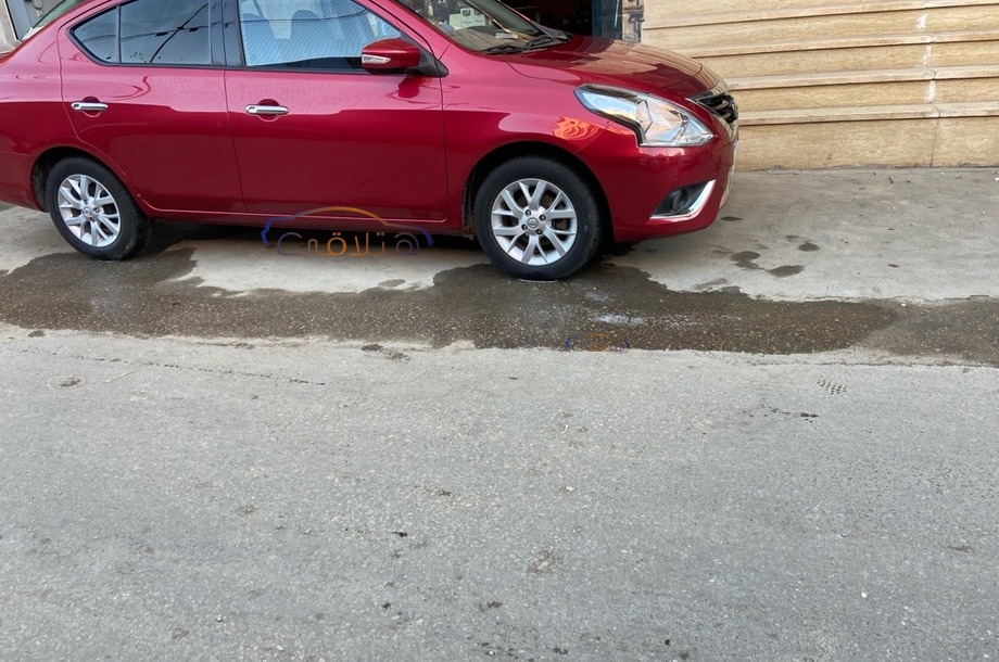 Sunny Nissan احمر