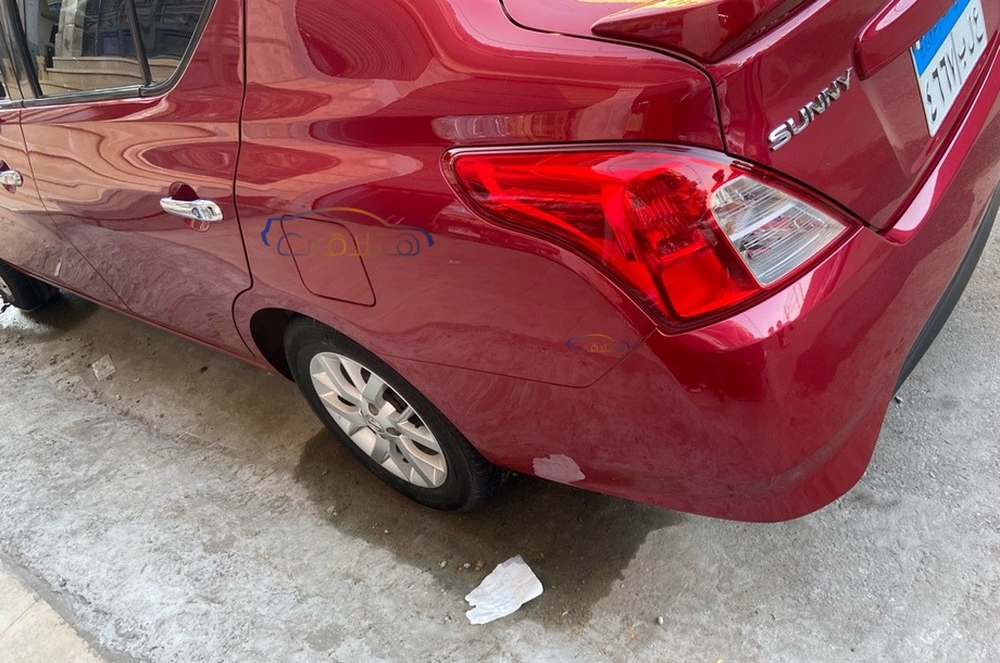 Sunny Nissan احمر