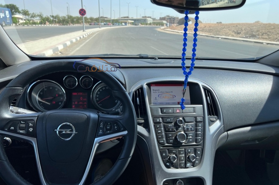 Astra Opel بني