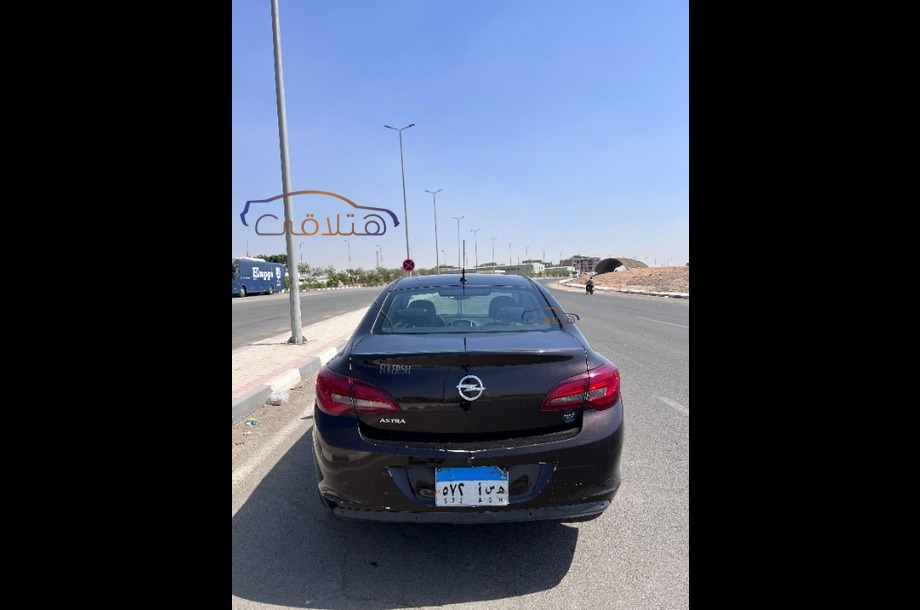Astra Opel بني