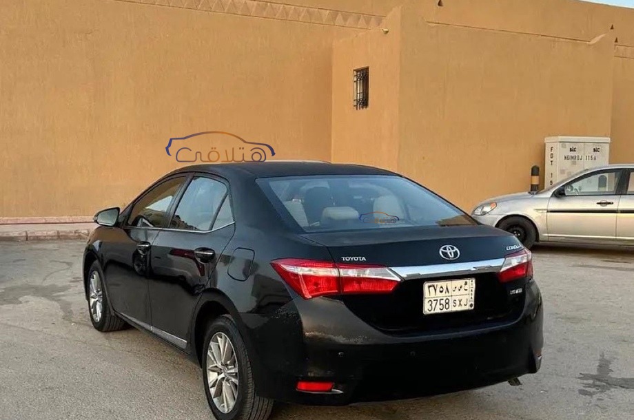 Corolla Toyota أسود