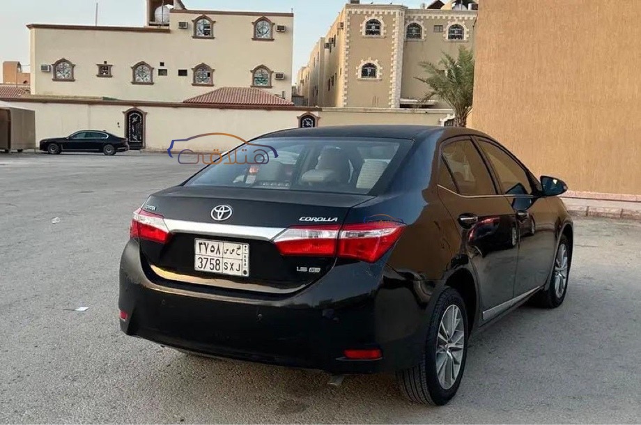 Corolla Toyota أسود