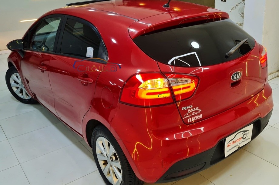 Rio Kia احمر غامق