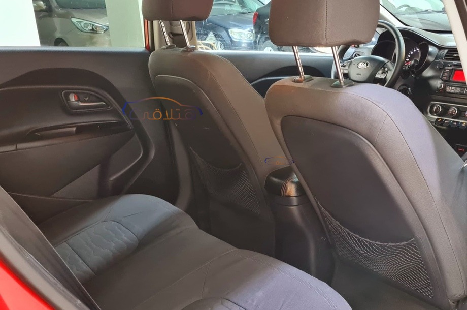 Rio Kia احمر غامق