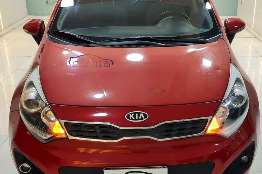 Rio Kia احمر غامق