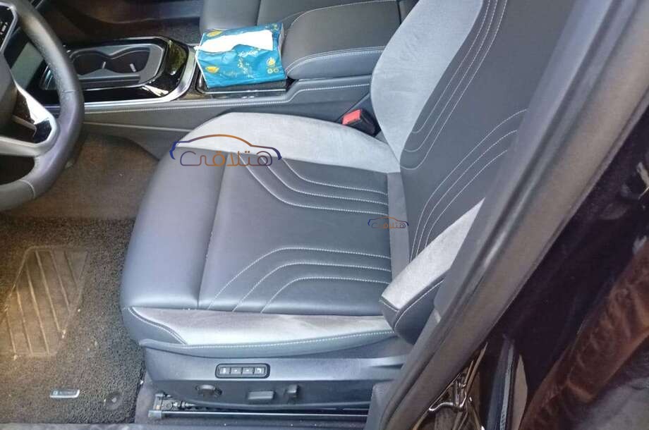 ID 4 Volkswagen الأزرق الداكن