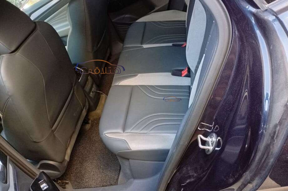 ID 4 Volkswagen الأزرق الداكن