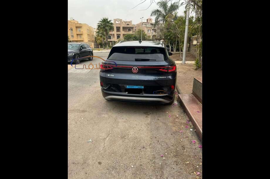 ID 4 Volkswagen الأزرق الداكن