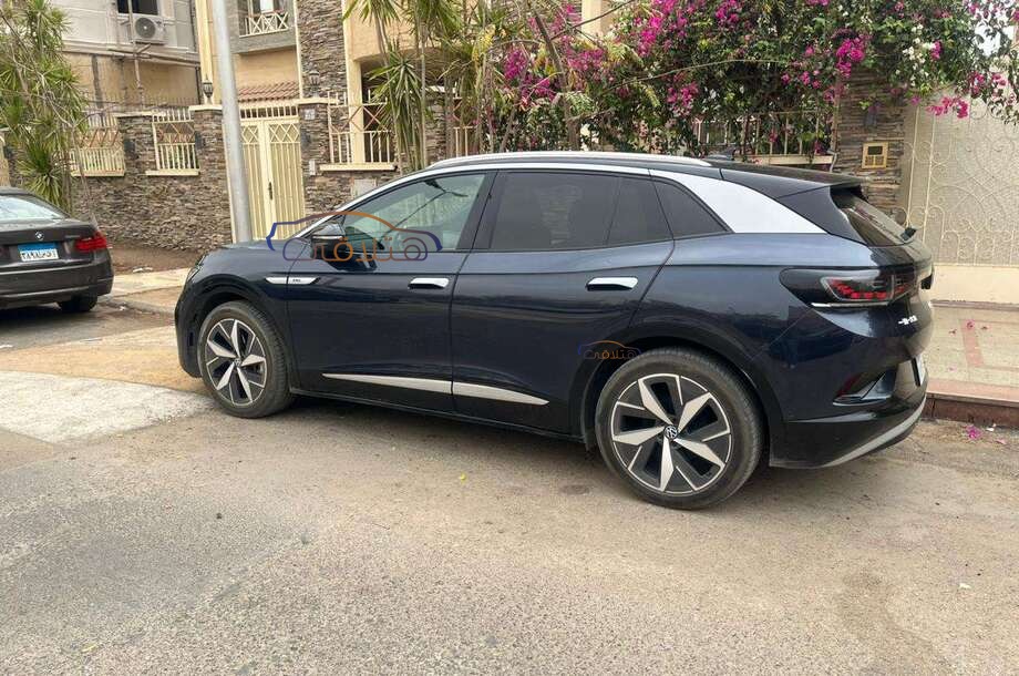 ID 4 Volkswagen الأزرق الداكن