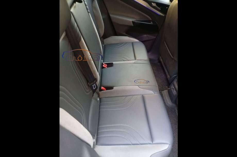 ID 4 Volkswagen الأزرق الداكن