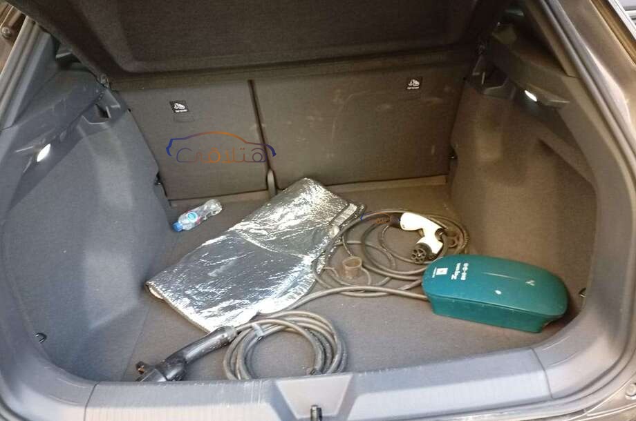 ID 4 Volkswagen الأزرق الداكن