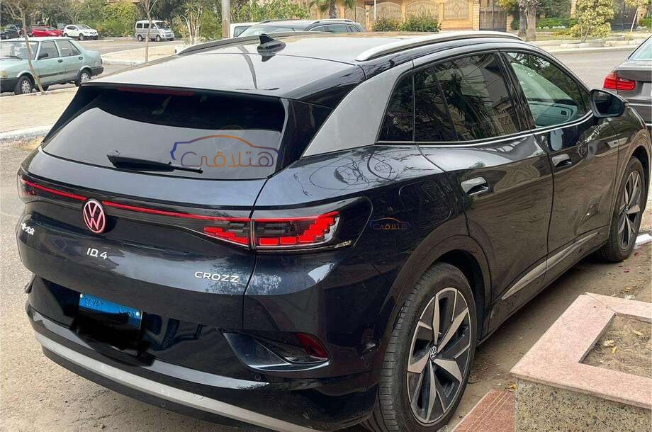 ID 4 Volkswagen الأزرق الداكن