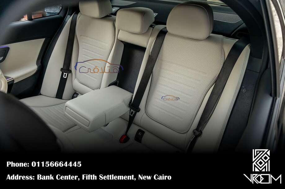 C 200 Mercedes أسود