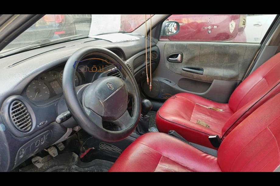 Megane Renault فضي