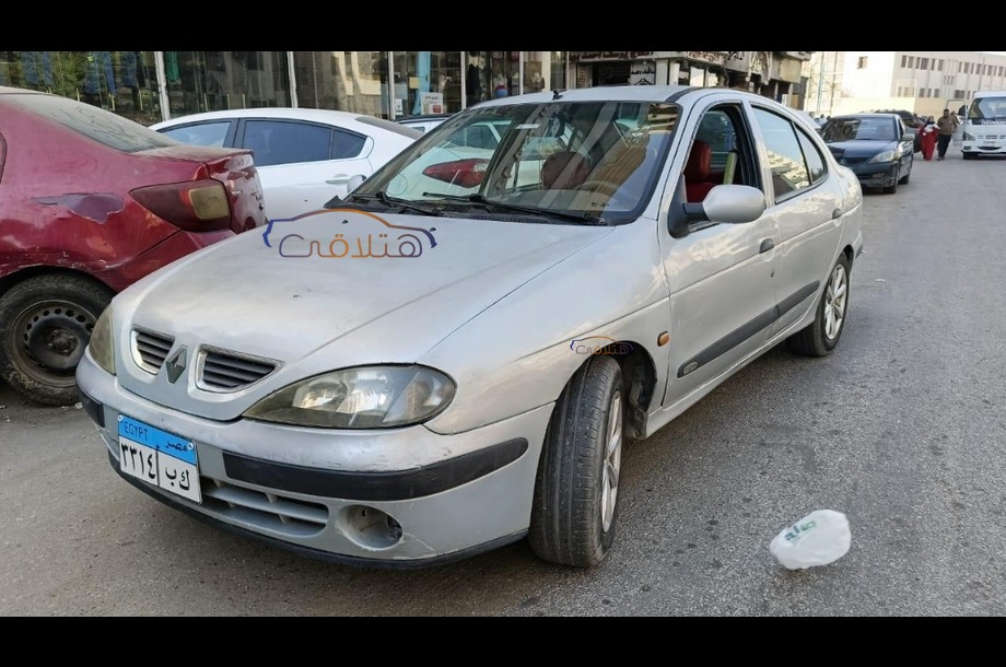 Megane Renault فضي