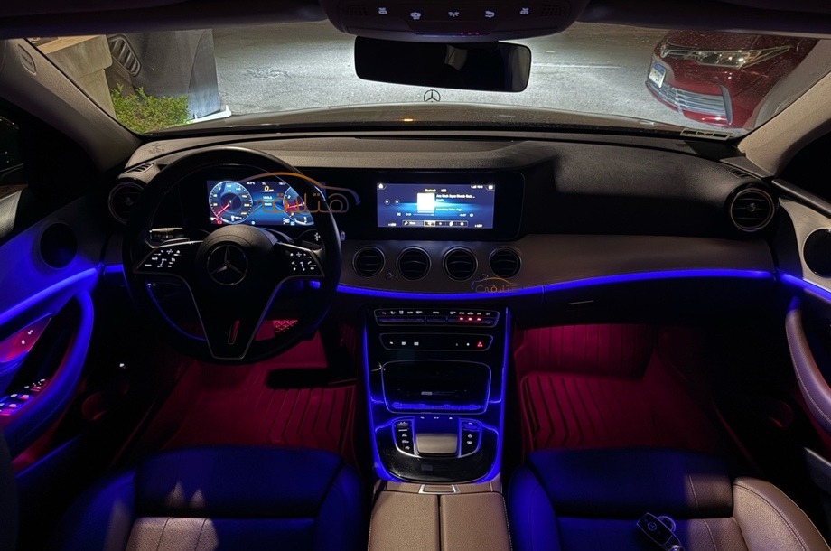 E 200 Mercedes أسود