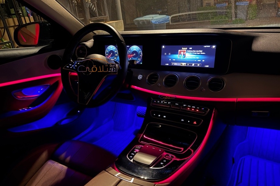 E 200 Mercedes أسود