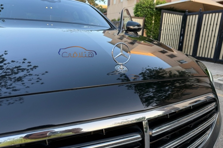E 200 Mercedes أسود