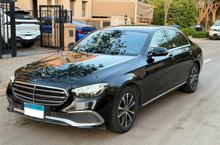 E 200 Mercedes أسود