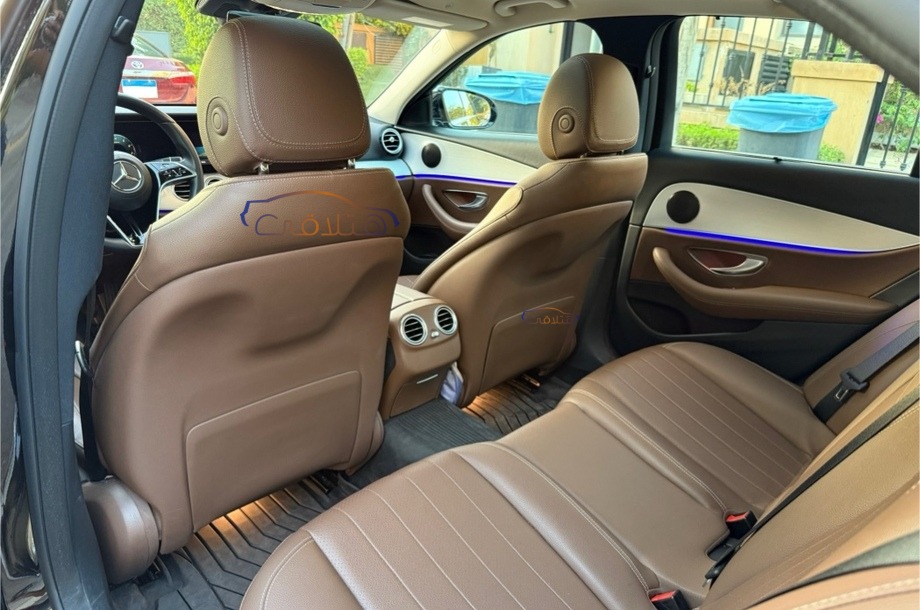 E 200 Mercedes أسود