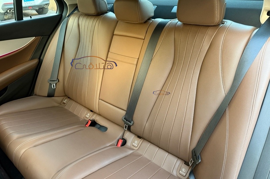 E 200 Mercedes أسود