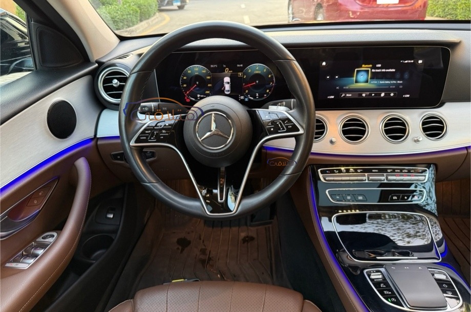 E 200 Mercedes أسود