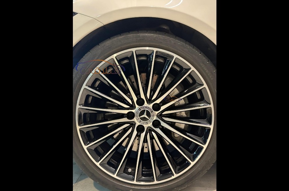 C 200 Mercedes أبيض