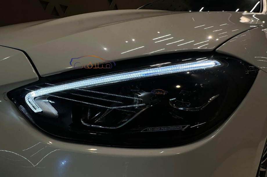 C 200 Mercedes أبيض