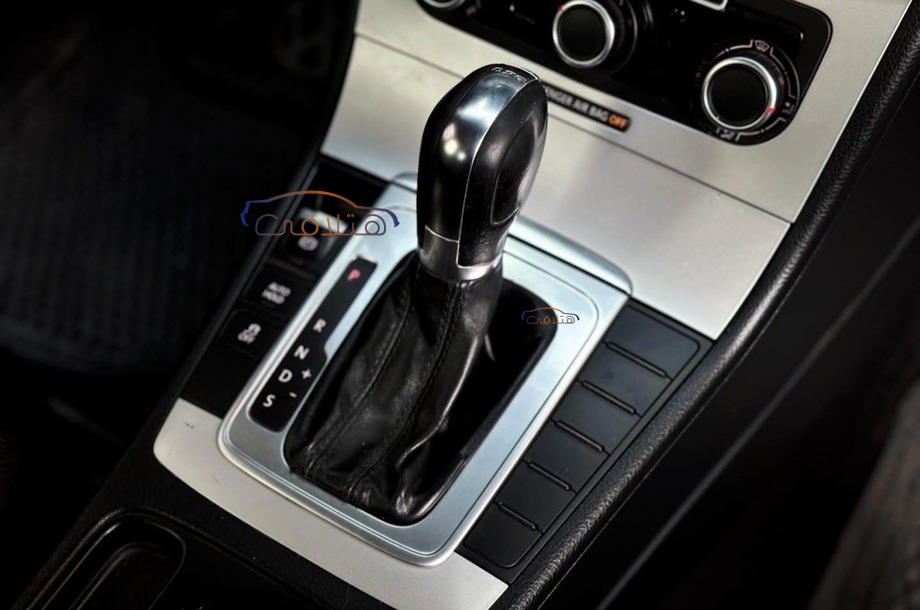 Passat Volkswagen فضي