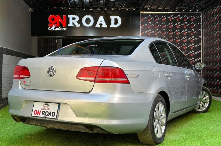 Passat Volkswagen فضي