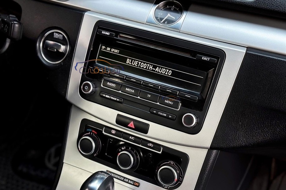 Passat Volkswagen فضي