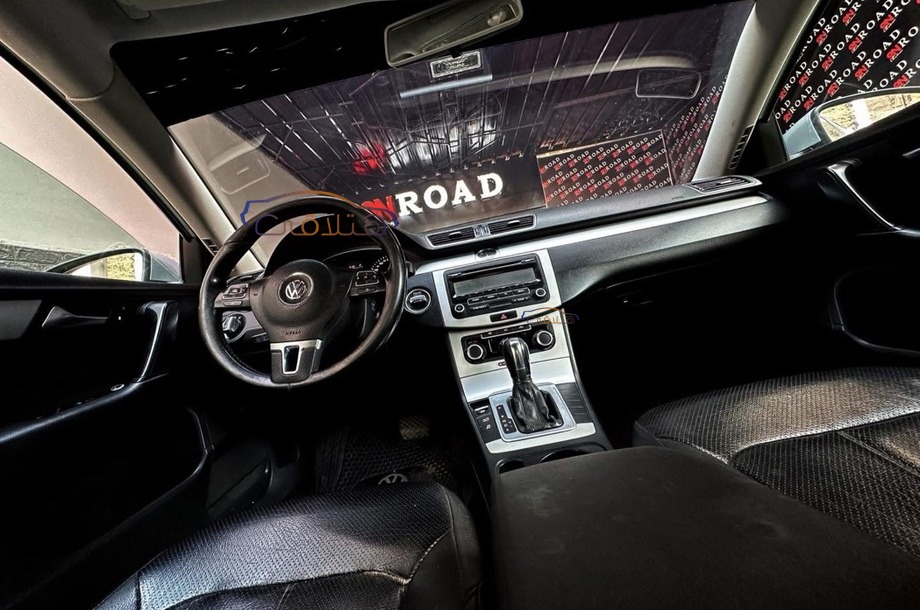 Passat Volkswagen فضي