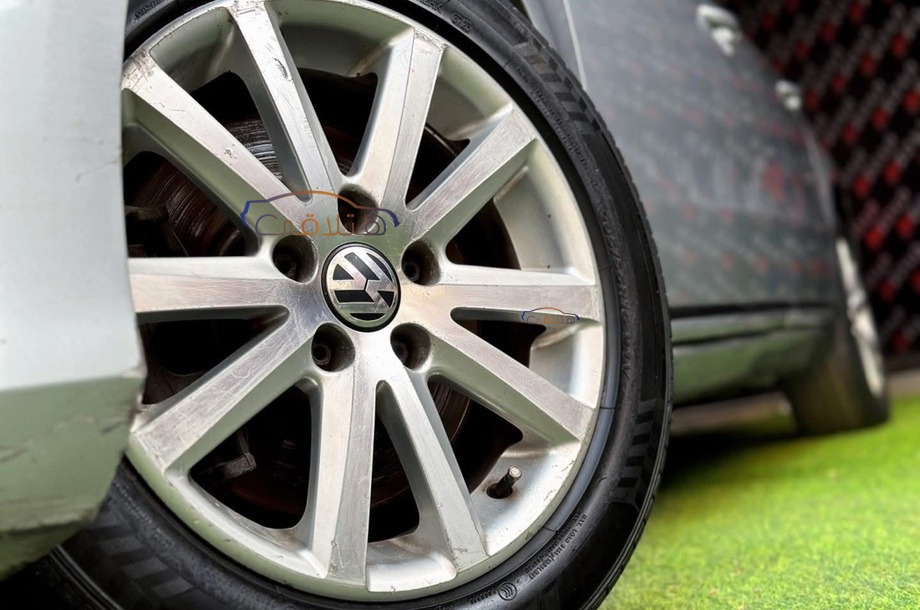 Passat Volkswagen فضي