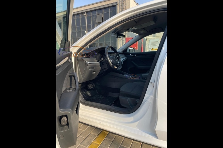 Octavia A8 Skoda أبيض