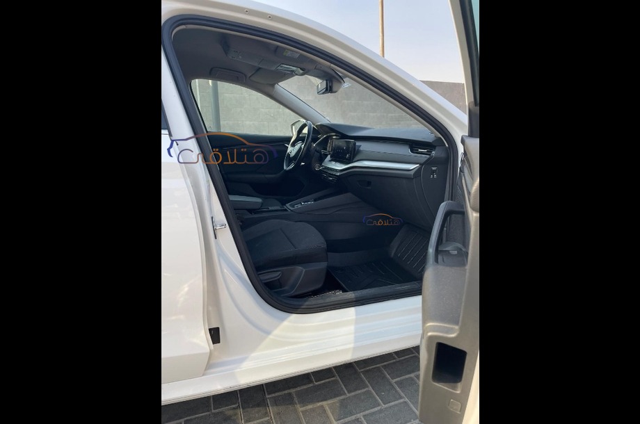 Octavia A8 Skoda أبيض