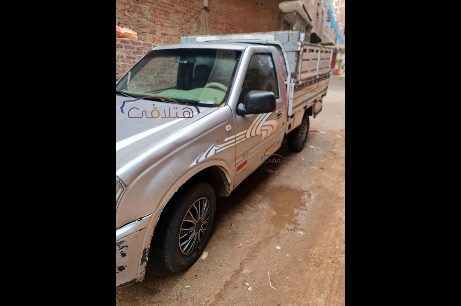 D max Isuzu فضي